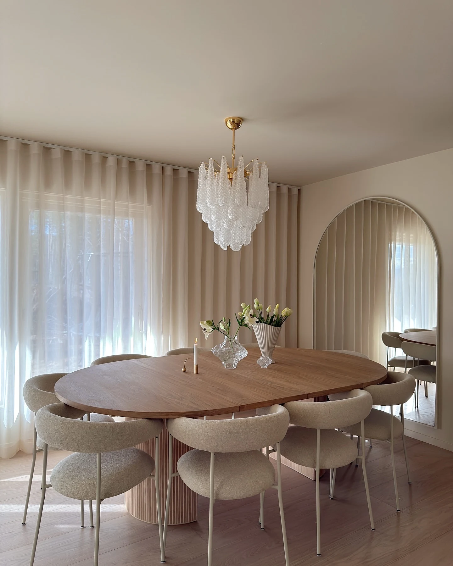 13. A Designer Glass Fixture as a Luxury Splurge Centerpiece